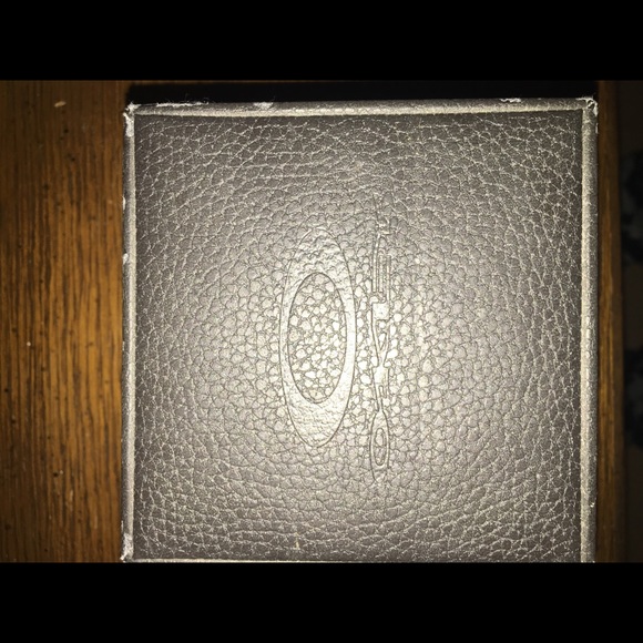 Oakley saddleback watch retail price $750 - Picture 3 of 3