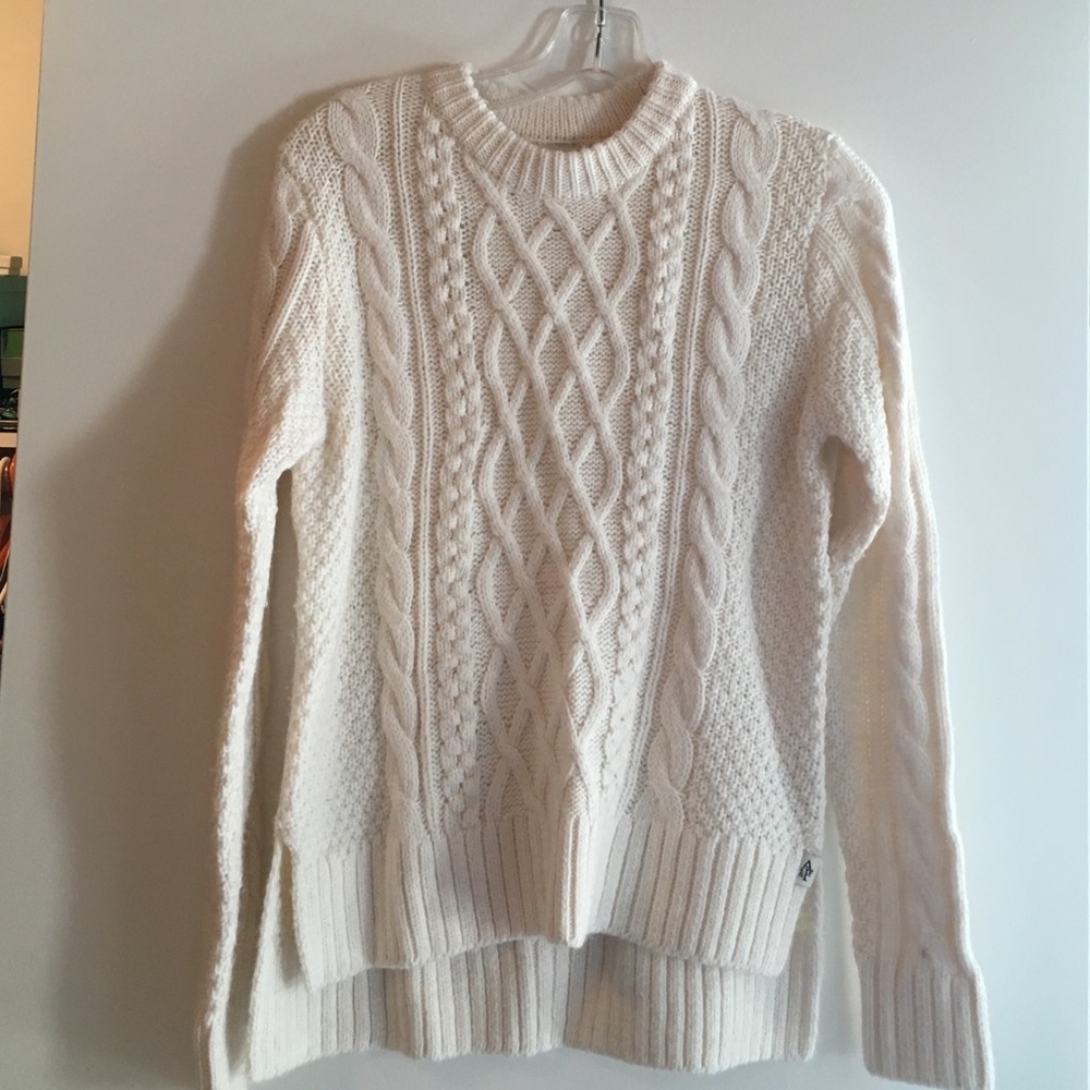 Ivory Abercrombie & Fitch cable knit sweater
