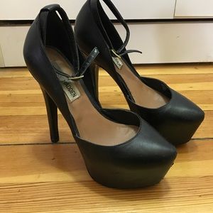 Steve Madden Back pumps w/ Strap