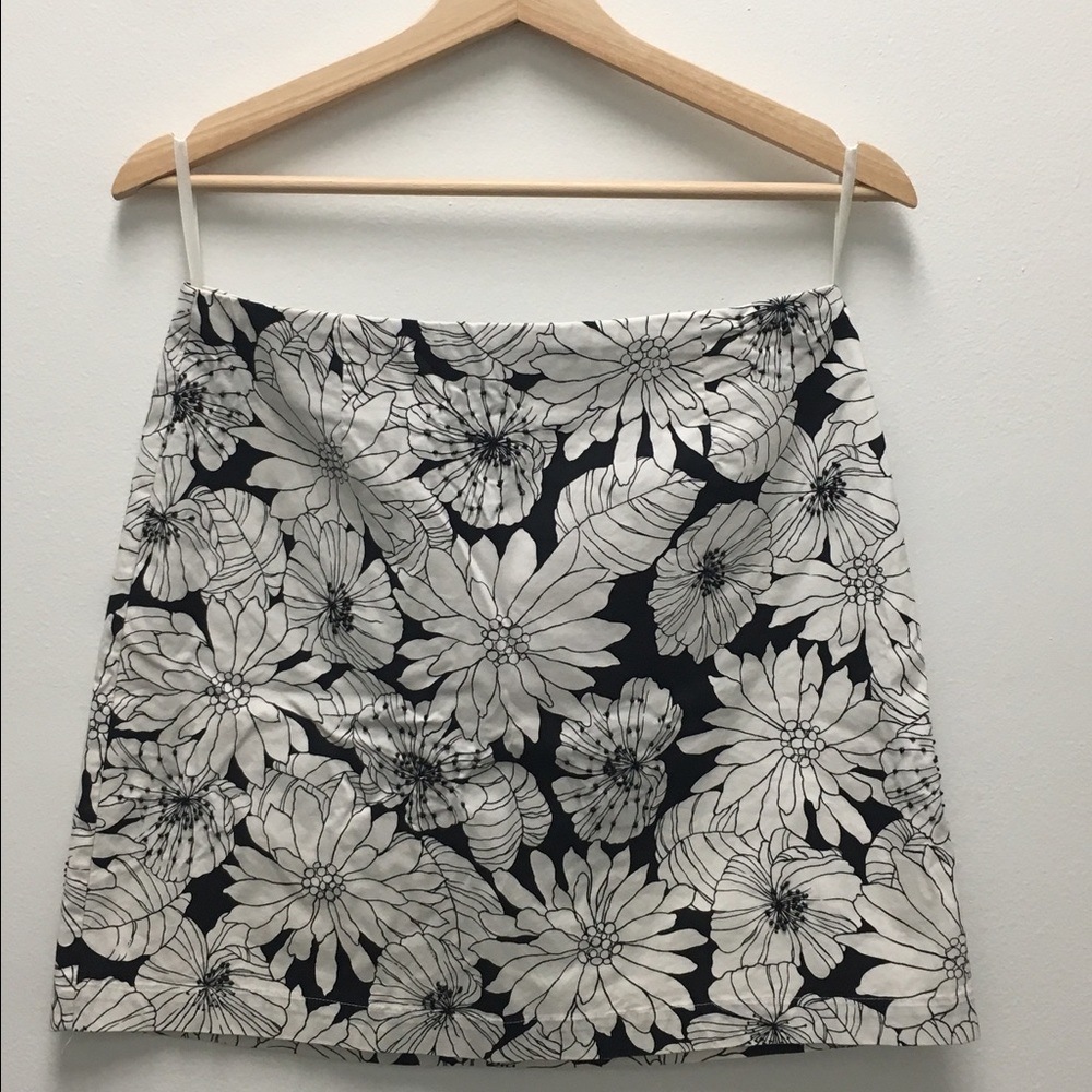 Gap black and white floral print skirt