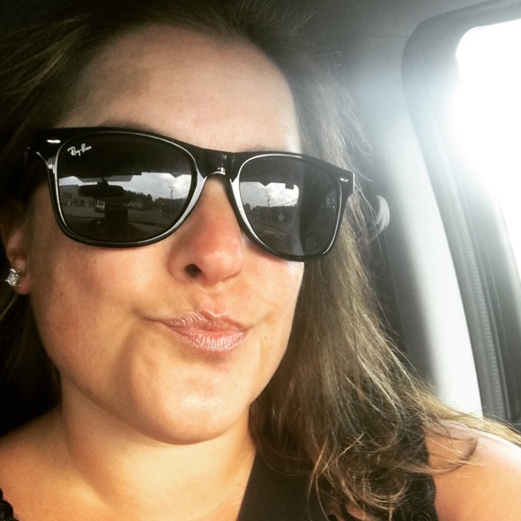 Meet your Posher, Debra - Picture 2 of 2