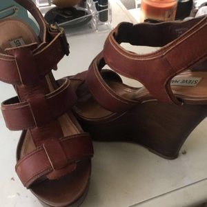 Steve Madden brown wedges