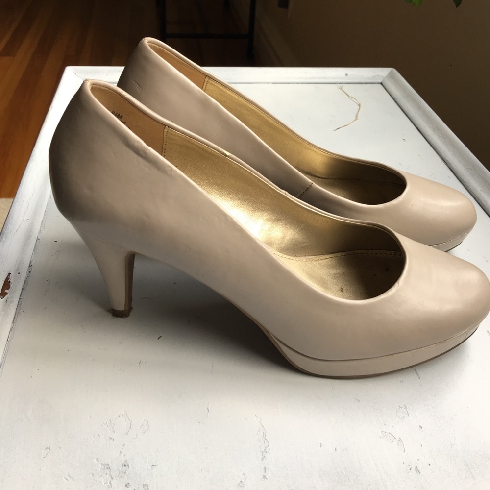 Bandolino taupe/light grey 3 inch pumps