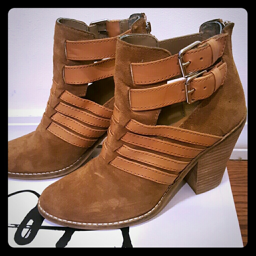 DV by Dolce Vita Caitlynn booties