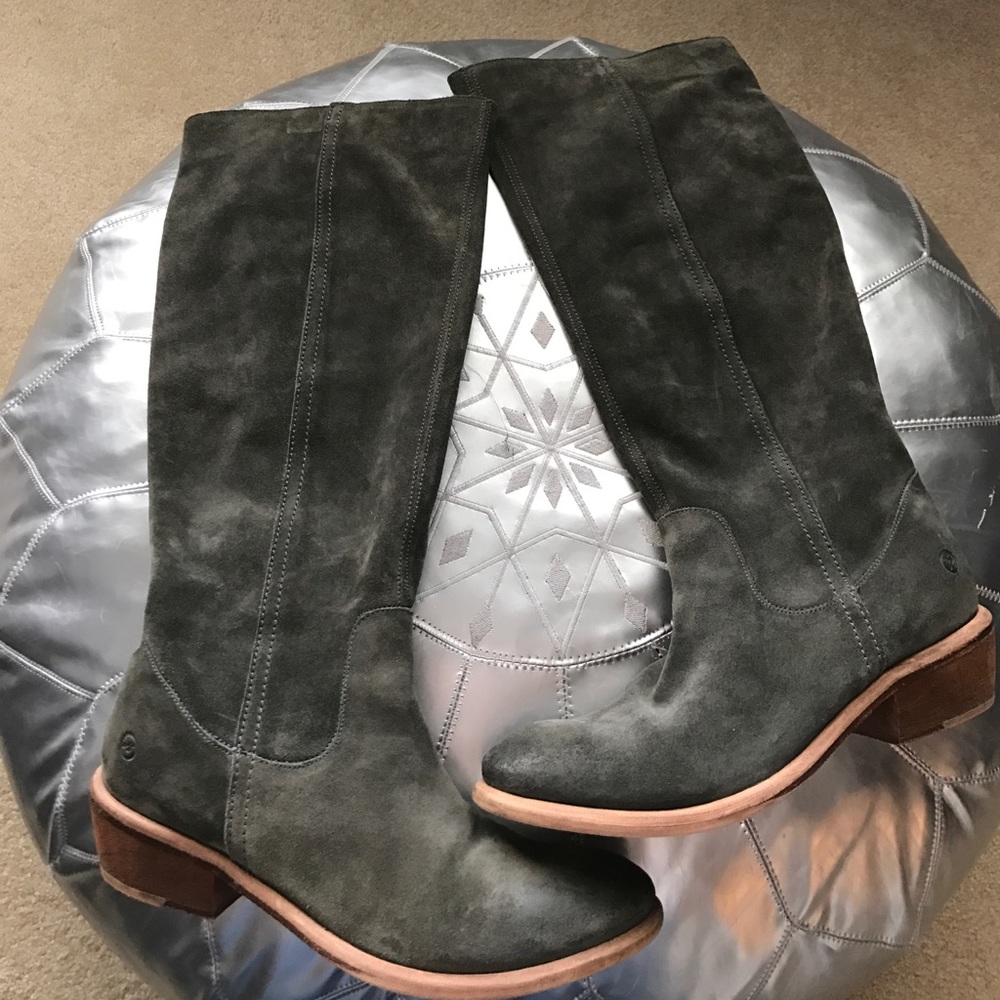 Women's olive grew suede boots
