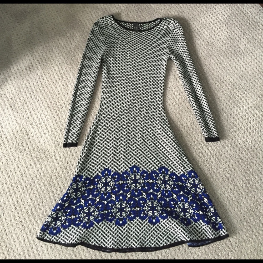 Chic patterned sweater dress