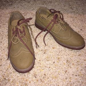 Oxford style dress shoes