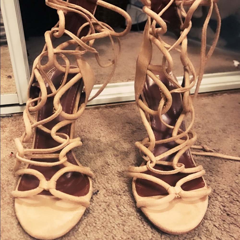 Beige lace up pumps