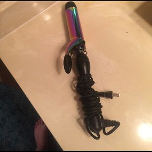 Beautiful 2 1/2 inch Curling Iron