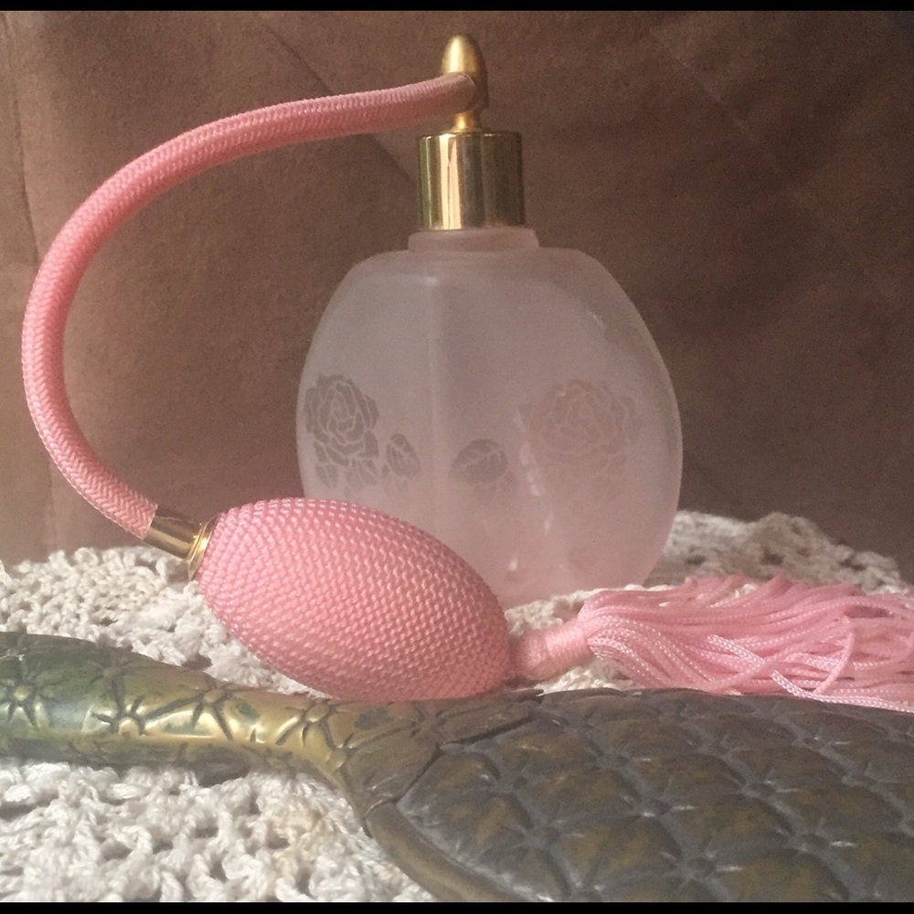 VINTAGE I RICE TASSED PERFUME BOTTLE