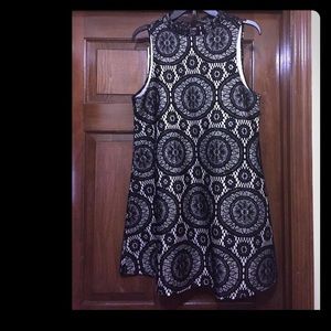 Elegant lace print dress! Very cute and chic