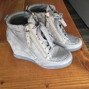 Gray wedged sneaker with gold hardware