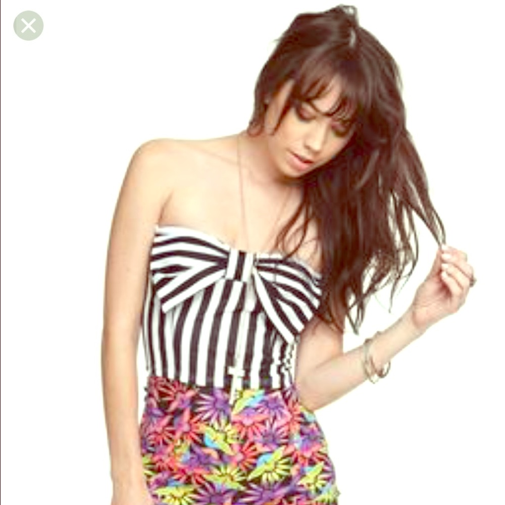 LA Hearts Strapless Crop Top