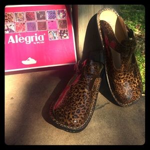 Leopard print Alegria clogs