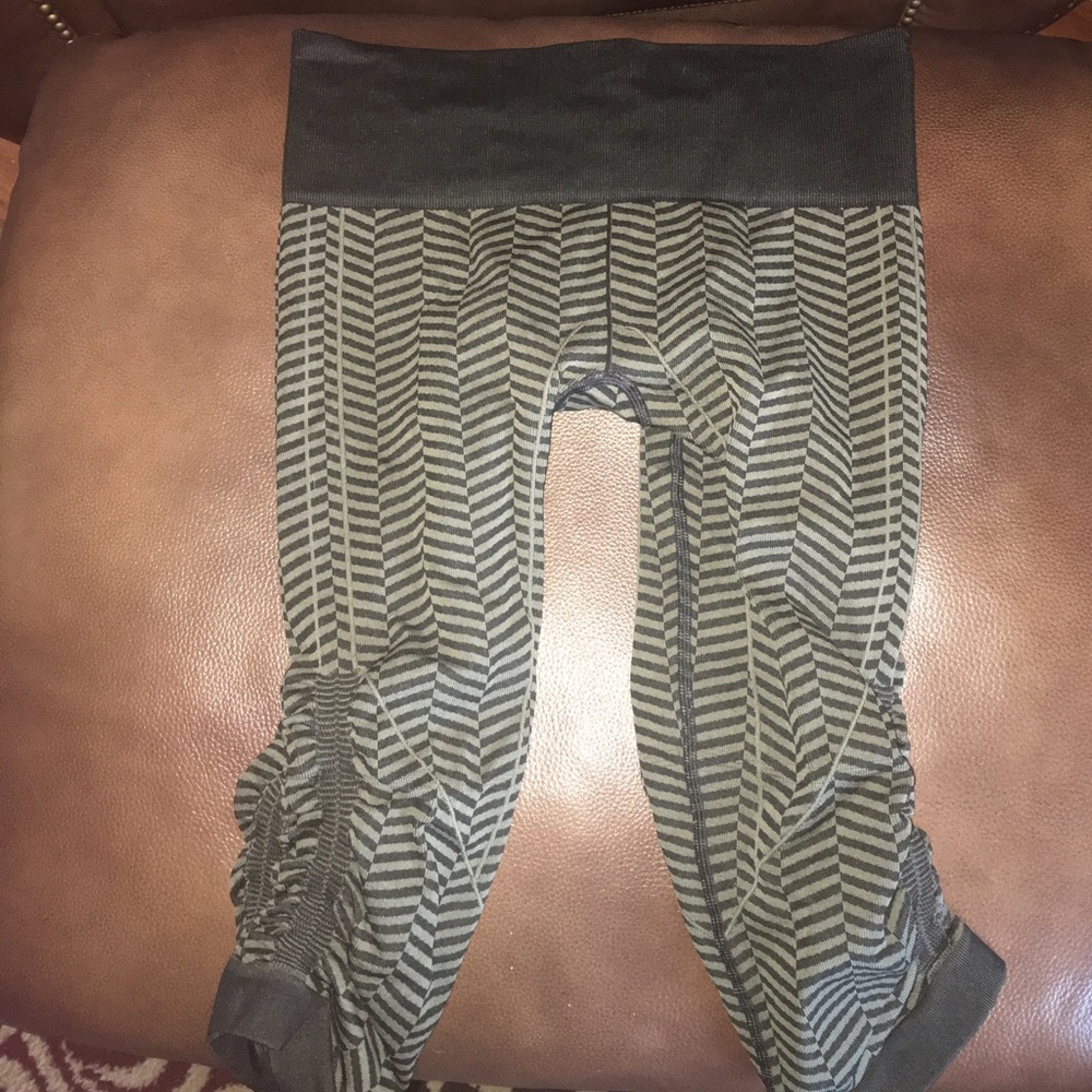 Lululemon size 4 In Flux crops