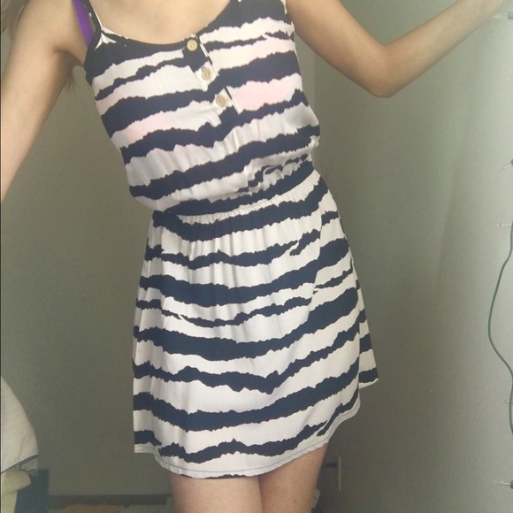 Black and white striped dress - Picture 3 of 4