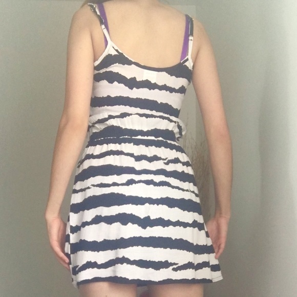 Black and white striped dress - Picture 4 of 4