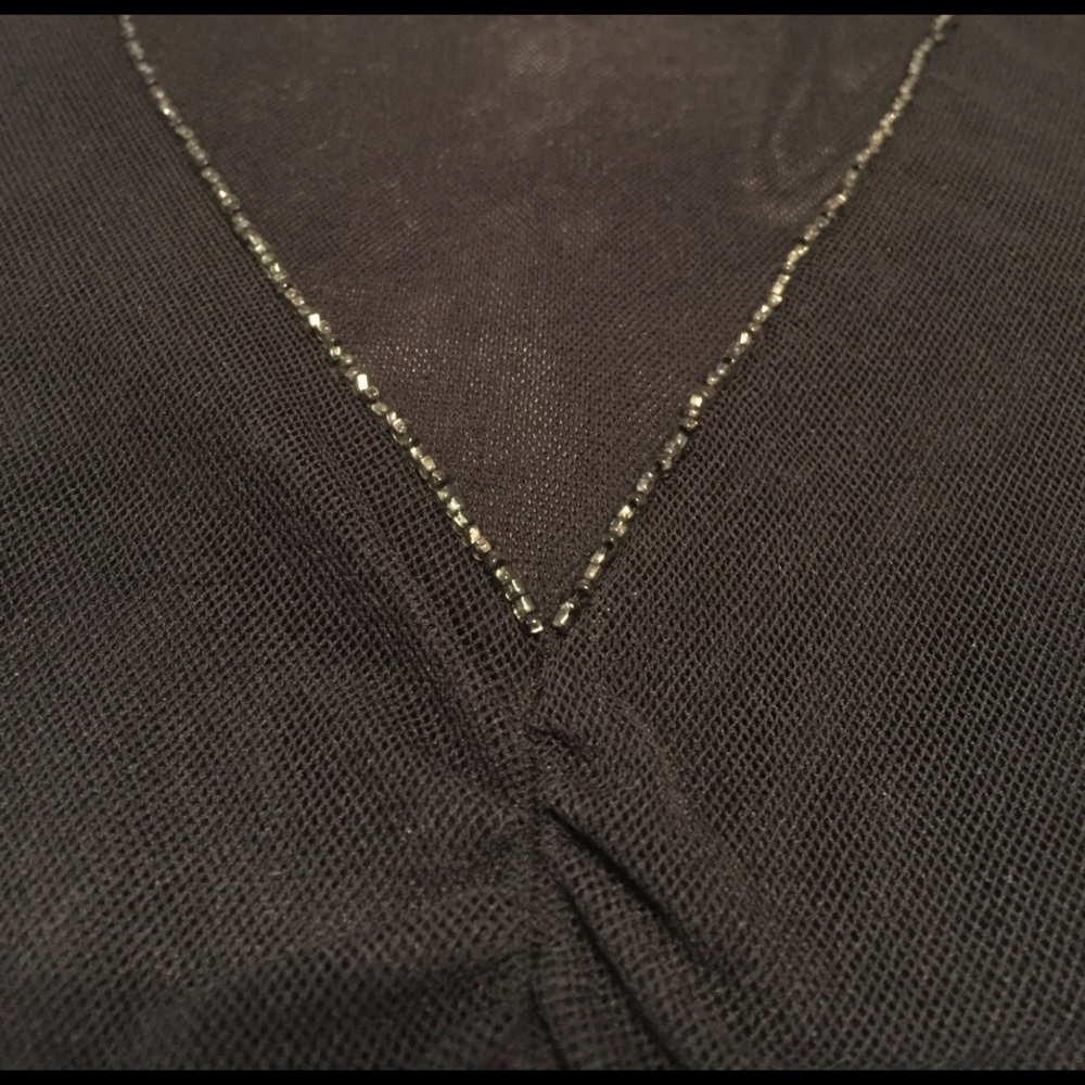 Long, black v-neck small-net top