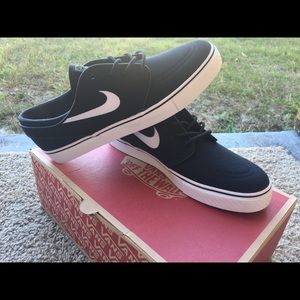 NWT Janoski