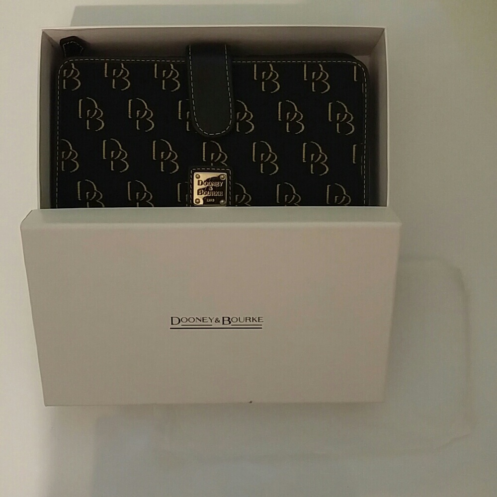 NWOT Dooney and Burke Wallet