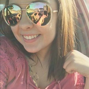 Meet your Posher, Danielle