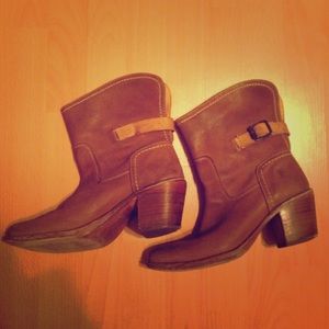 Western caramel leather Frye boots