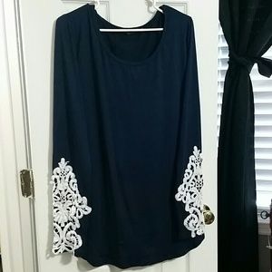 🔴3 for $20🔴 tunic w/ lace detail sleeves!