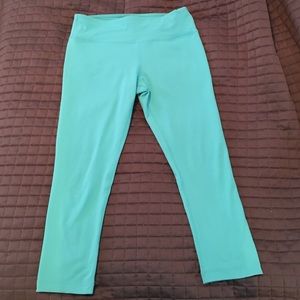 90 degree crop leggings in jade, size medium
