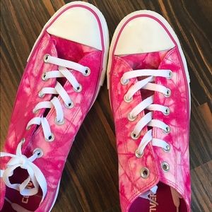 Converse Tennis Shoes