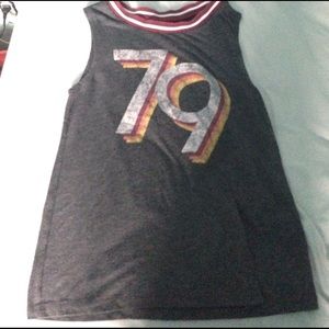 Gray graphic tee with 79