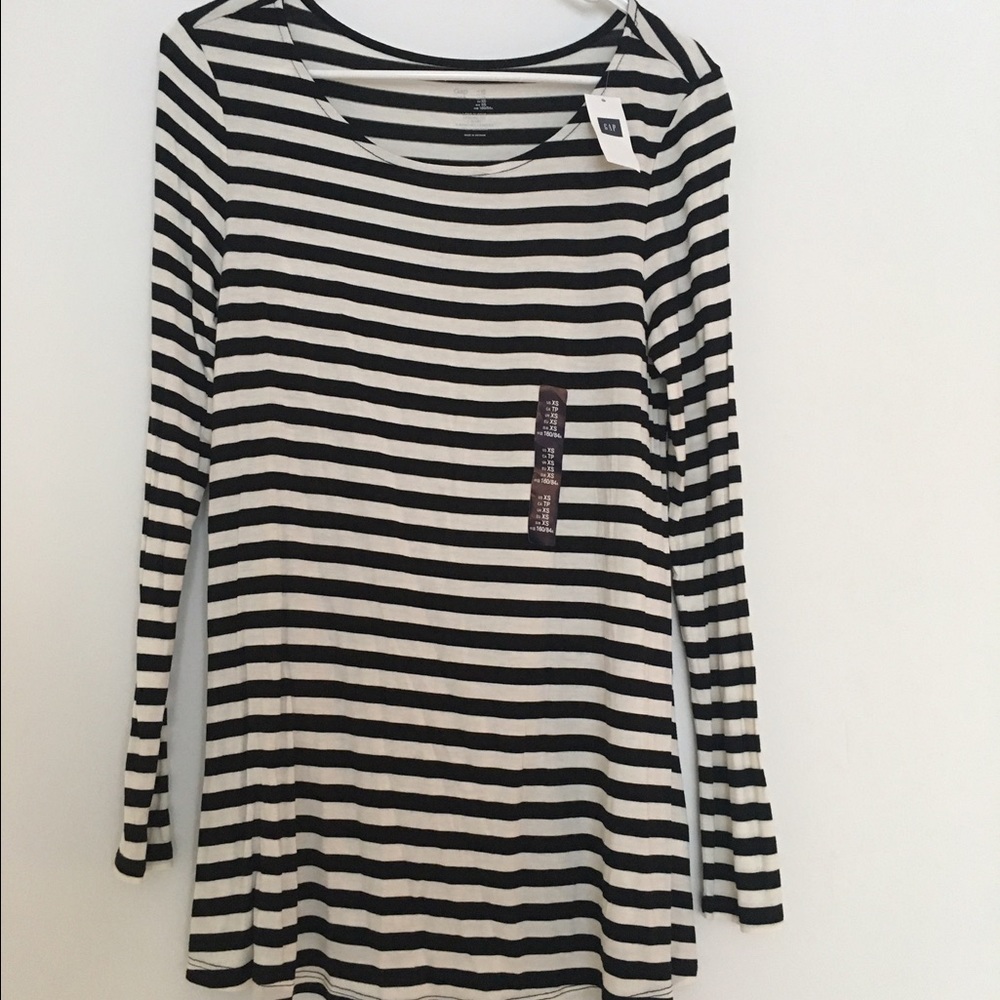 Loose fitting long comfy shirt! Tags attached:)