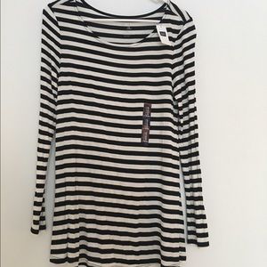 Loose fitting long comfy shirt! Tags attached:)