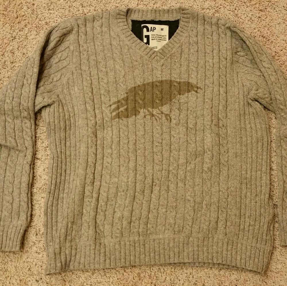 GAP cable knit cotton sweater. Raven design.  Med