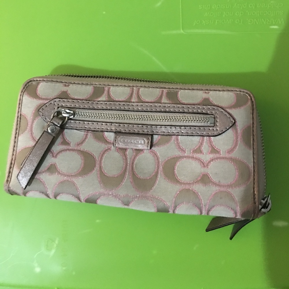 Used authentic coach  wallet!