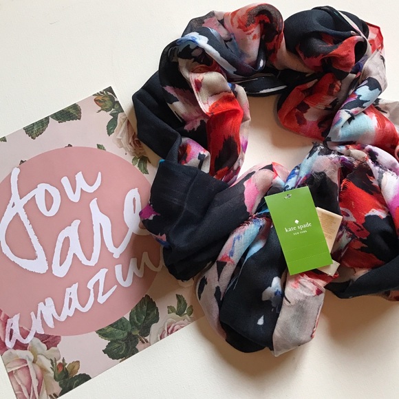 kate spade Accessories - 💖SOLD💖🎉HP 🎉KS floral oblong scarf