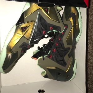 Lebron XI Size 11.5