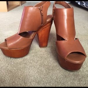 Gianni Bini platform sandals