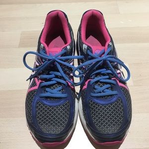 Asics gel running/athletic shoes