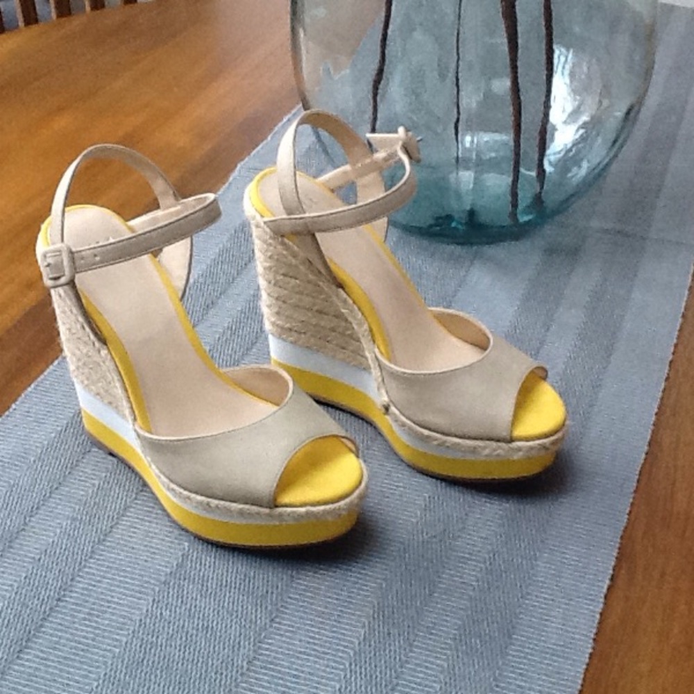 Elle tan and yellow wedges
