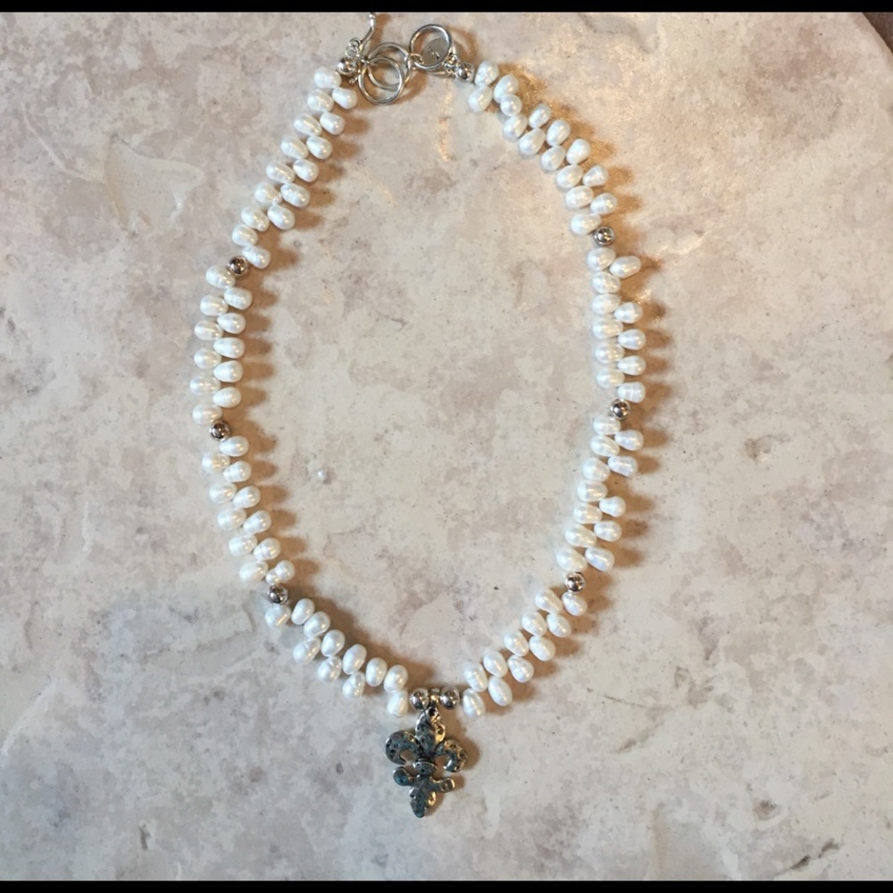NWOT Pearl & Silver Fleur de Lis Necklace