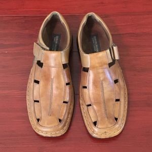 Giorgio Brutini closed toe sandals