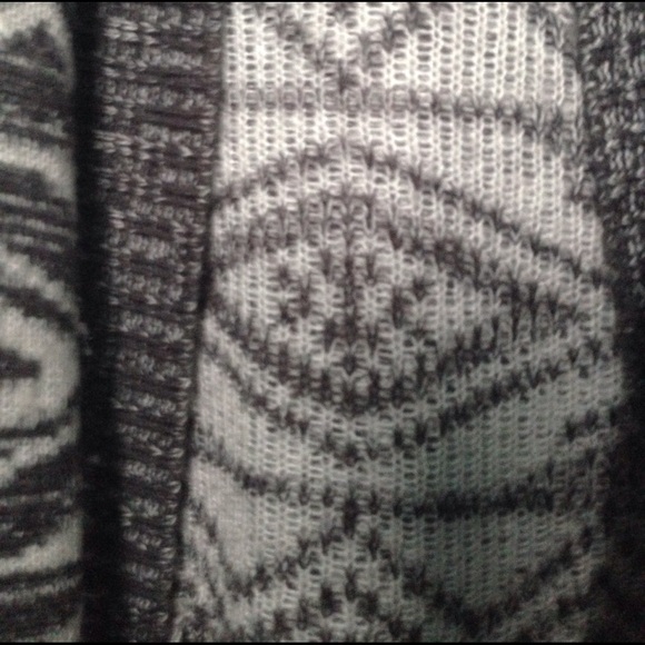 Gray sweater - Picture 3 of 4