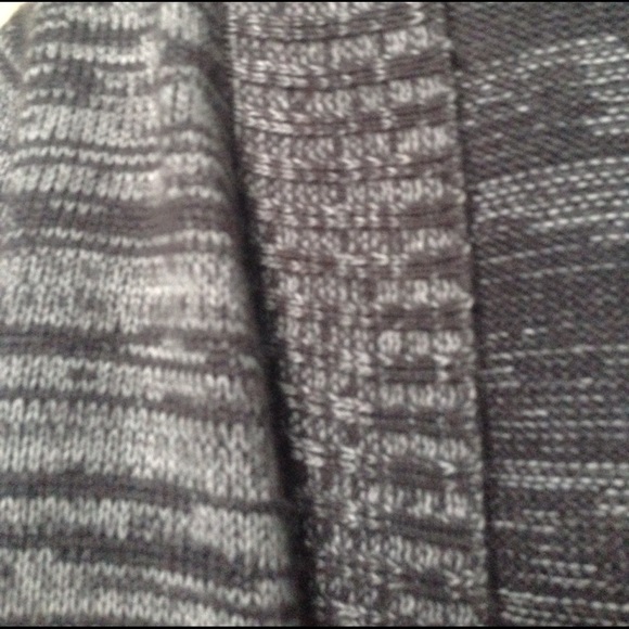 Gray sweater - Picture 4 of 4