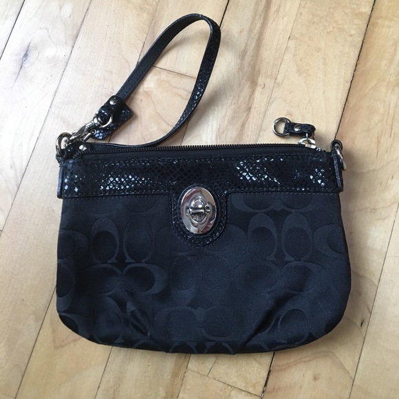 Like new black coach wristlet purse - Picture 1 of 3