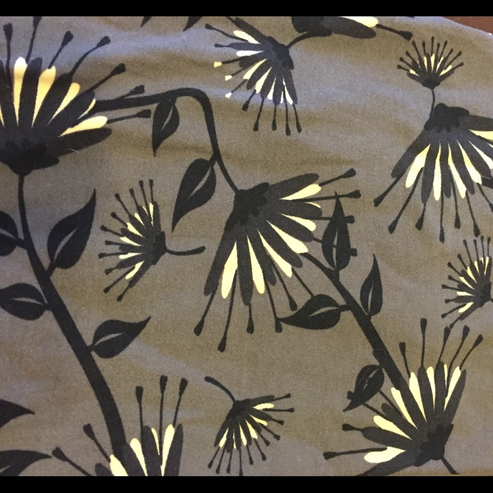 LuLaRoe TC GRAY/BLACK/CREAM flowers