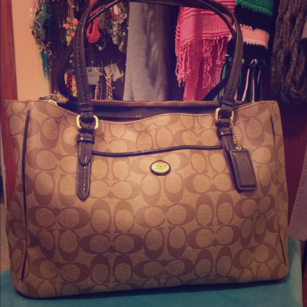 Cute Coach Purse!!