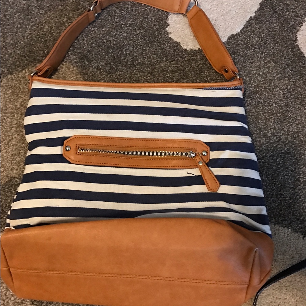 Cute purse with zipper. Charming Charlies 💕