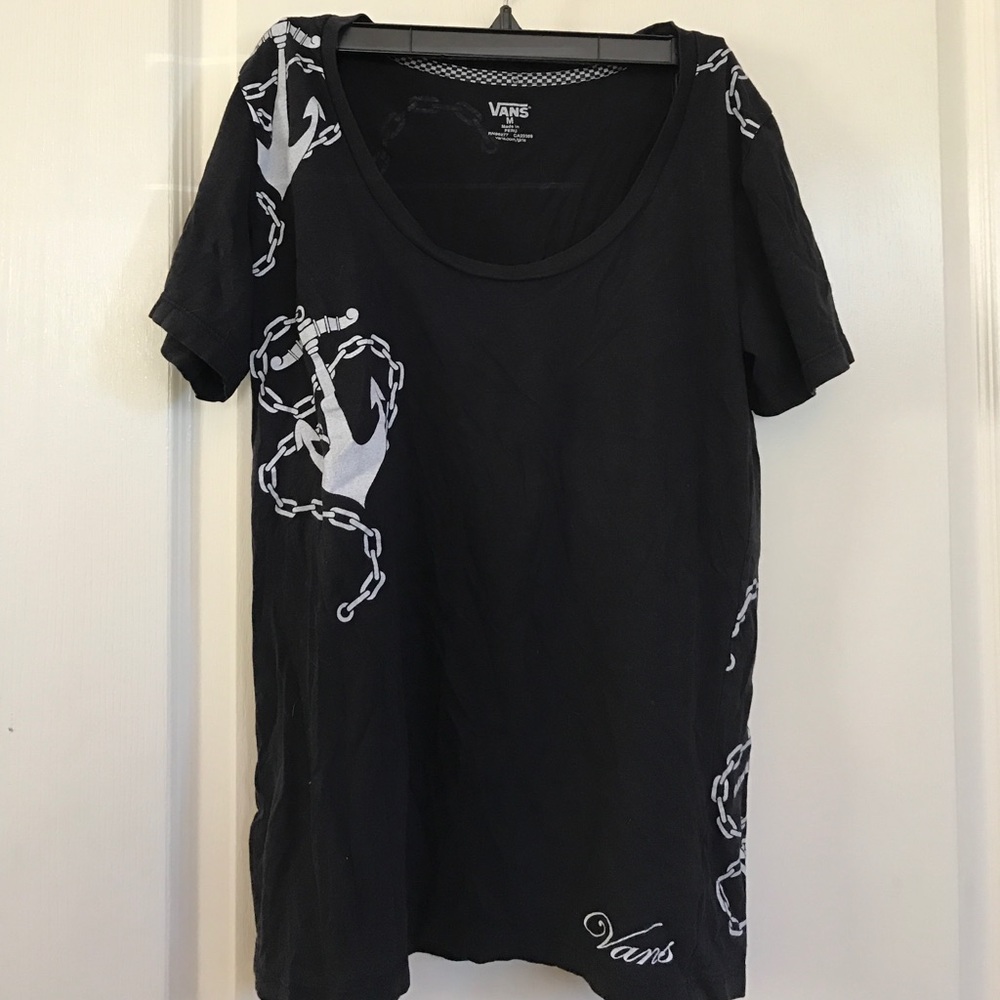 Super cute scoop neck t shirt with anchors