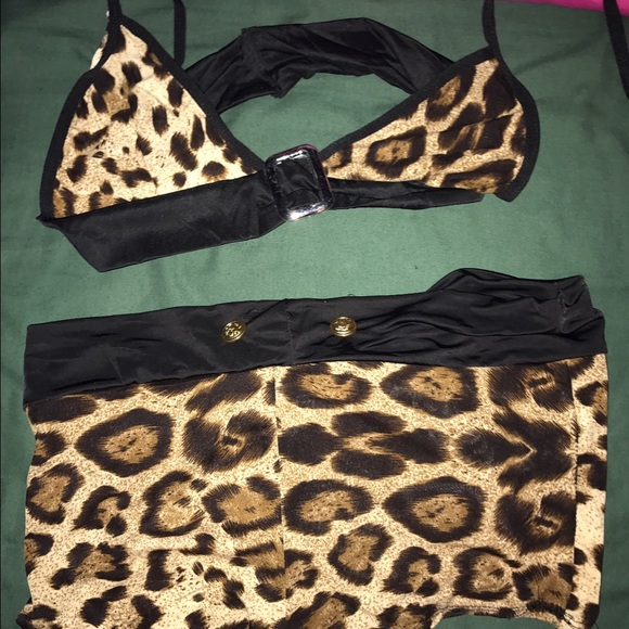 A pajama set - Picture 1 of 1