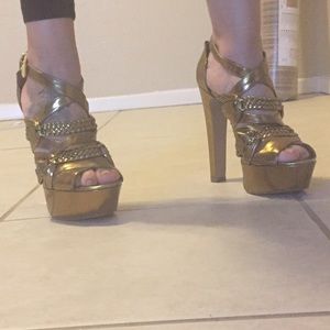 Jessica Simpson gold heels size 7.5